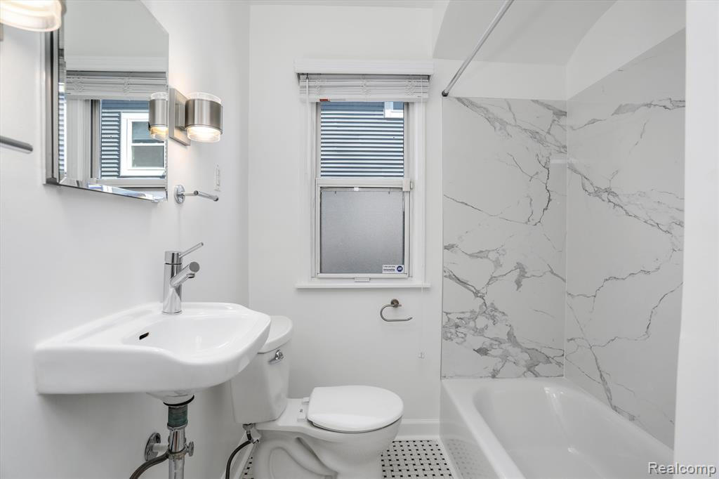 710 E 2ND Street, Royal Oak, MI 48067 — Photo 16