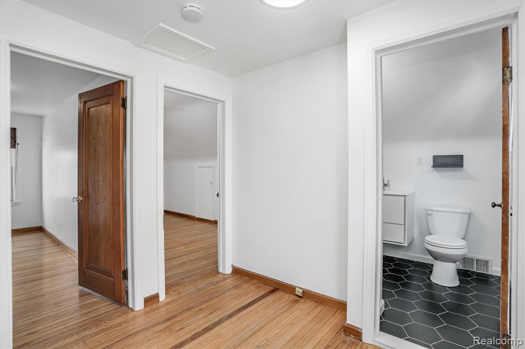 710 E 2ND Street, Royal Oak, MI 48067 — Photo 17