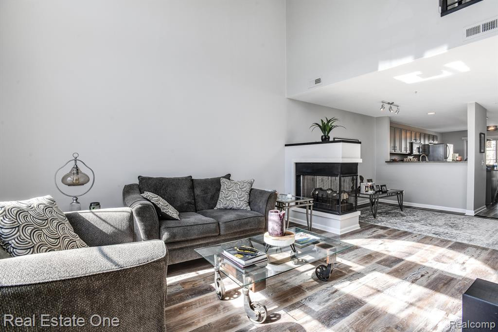 623 VILLAGE Lane, Milford, MI 48381 — Photo 9
