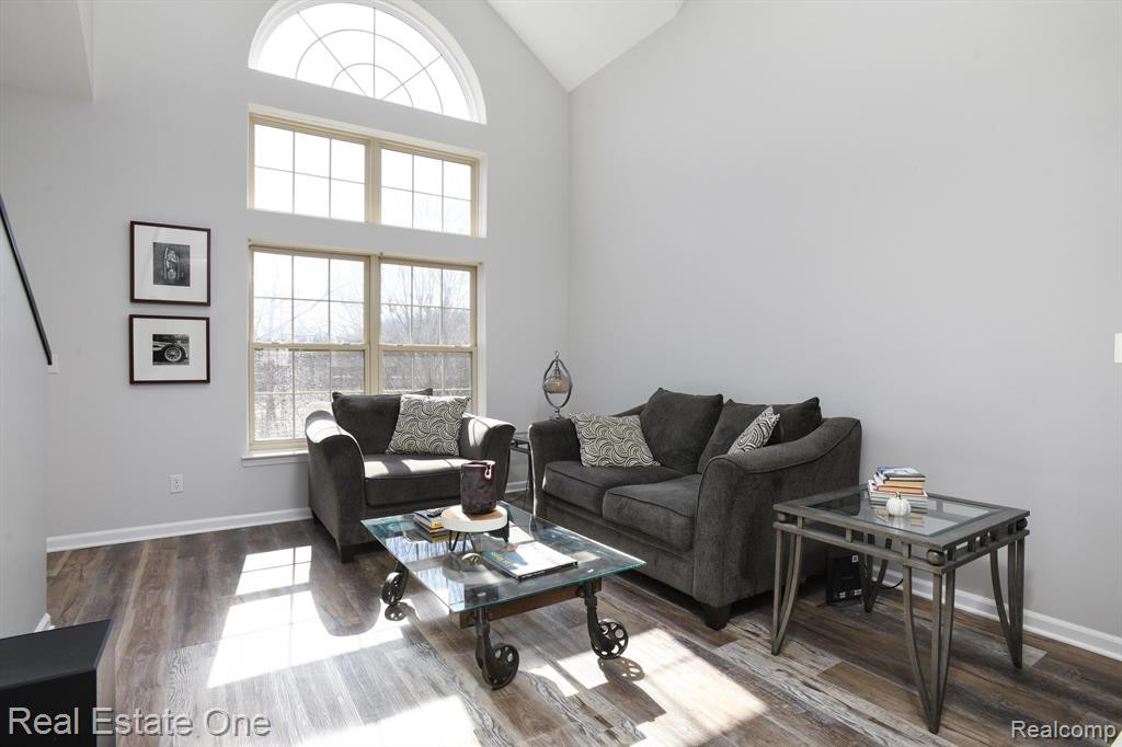 623 VILLAGE Lane, Milford, MI 48381 — Photo 10