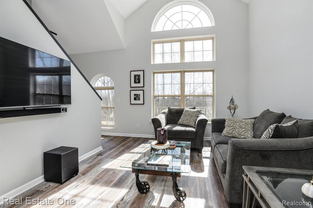 623 VILLAGE Lane, Milford, MI 48381 — Photo 11