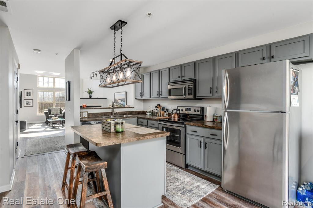 623 VILLAGE Lane, Milford, MI 48381 — Photo 13