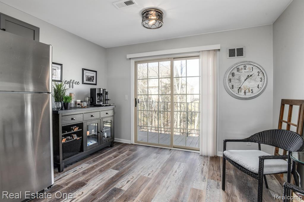623 VILLAGE Lane, Milford, MI 48381 — Photo 19