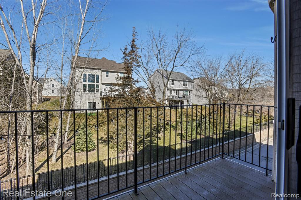 623 VILLAGE Lane, Milford, MI 48381 — Photo 20