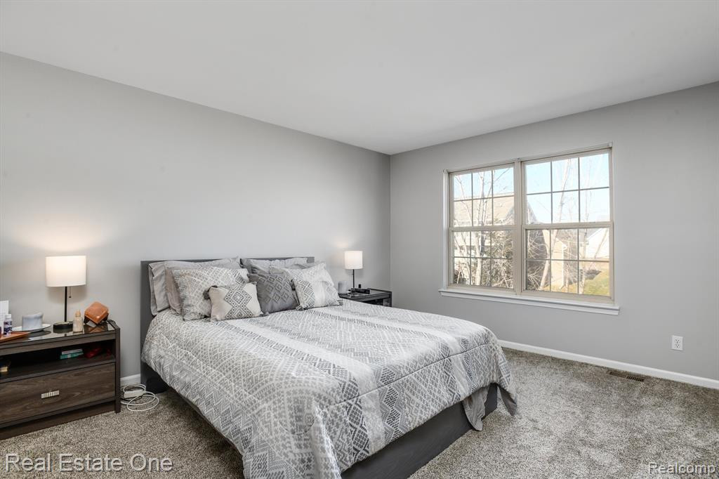 623 VILLAGE Lane, Milford, MI 48381 — Photo 23