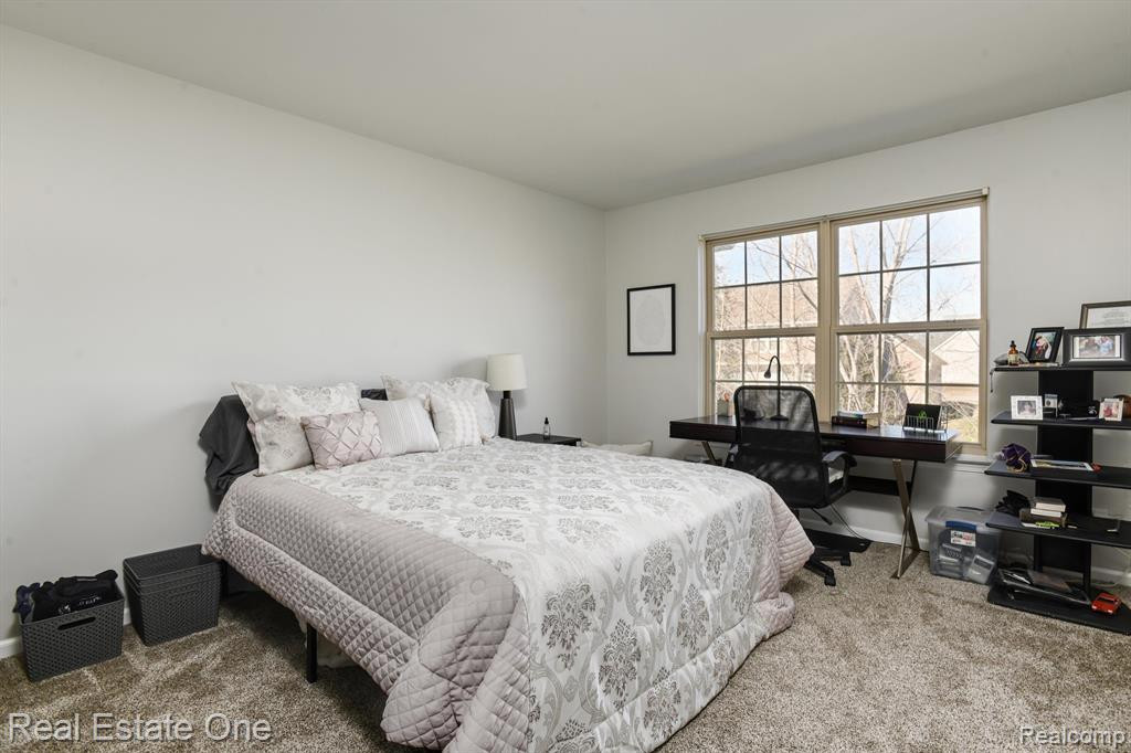 623 VILLAGE Lane, Milford, MI 48381 — Photo 27