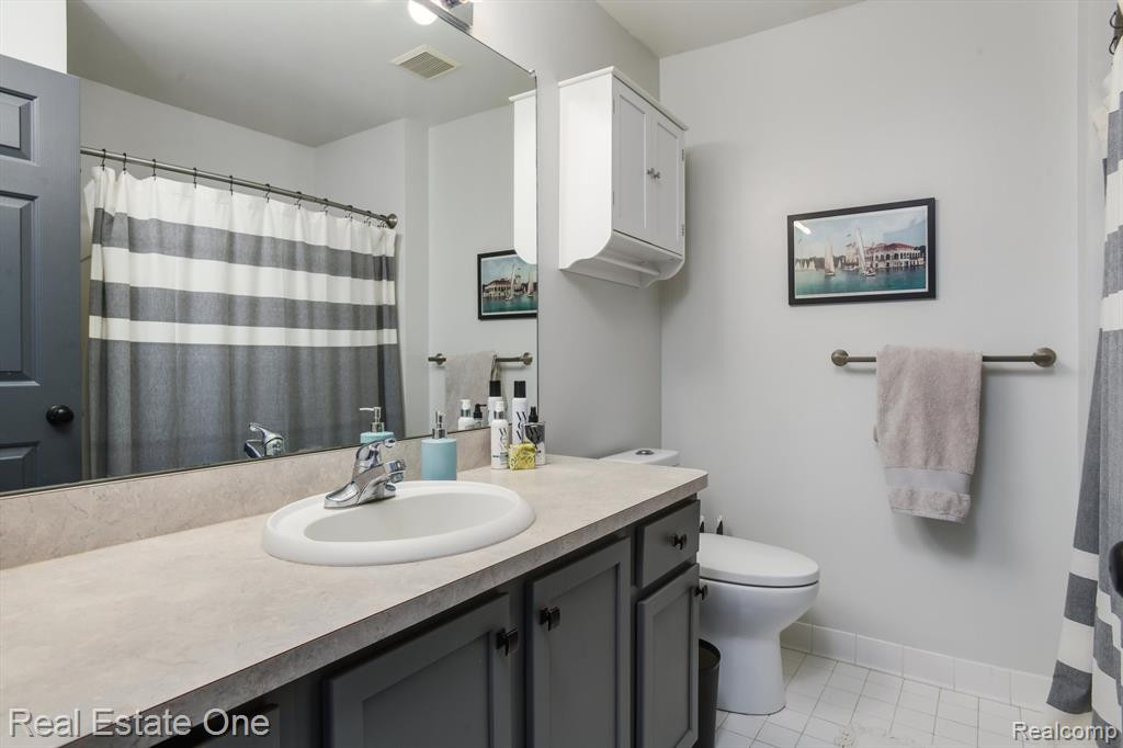 623 VILLAGE Lane, Milford, MI 48381 — Photo 29