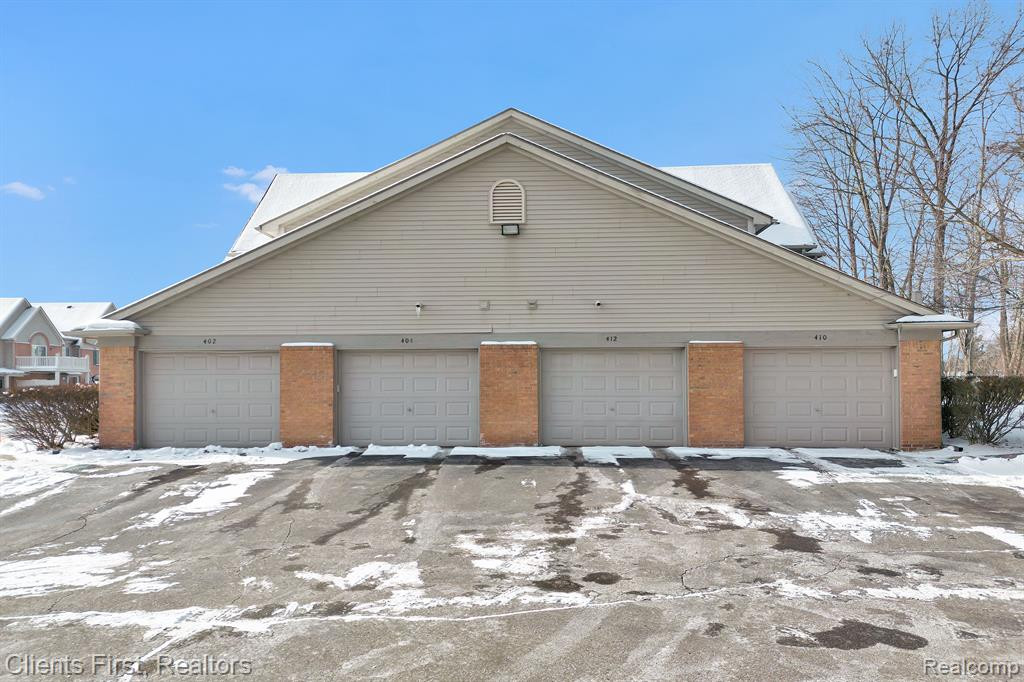 402 MARIGOLD Circle, 88, Westland, MI — Photo 2