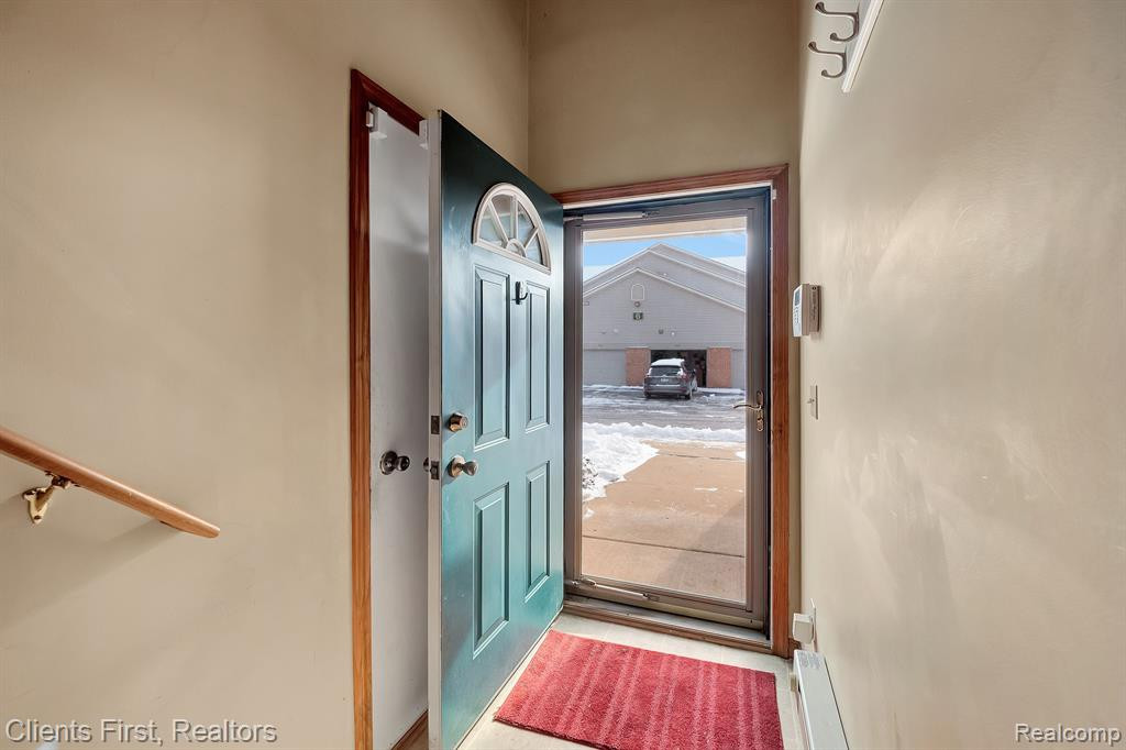 402 MARIGOLD Circle, 88, Westland, MI — Photo 4