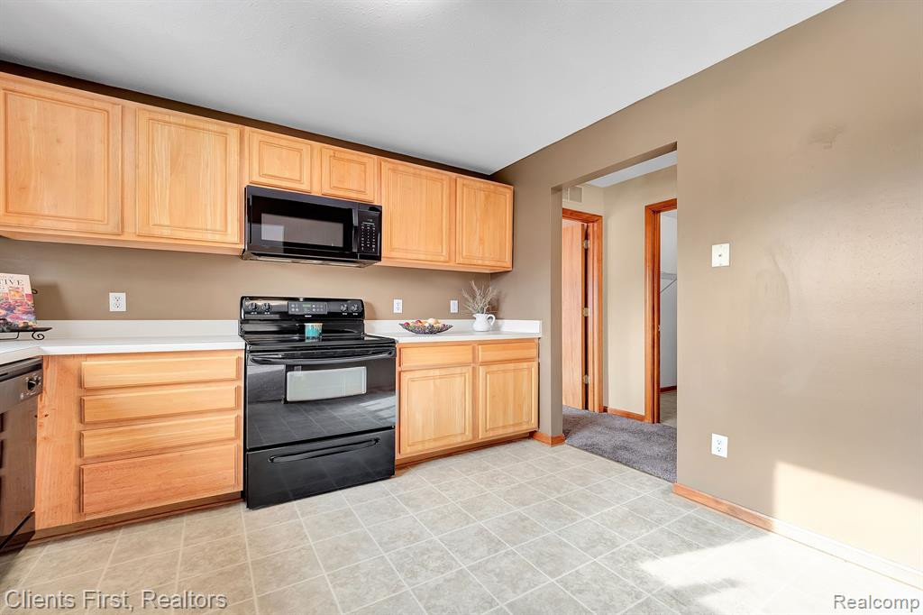 402 MARIGOLD Circle, 88, Westland, MI — Photo 13