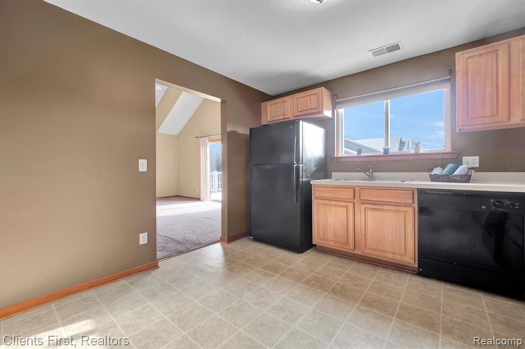 402 MARIGOLD Circle, 88, Westland, MI — Photo 14
