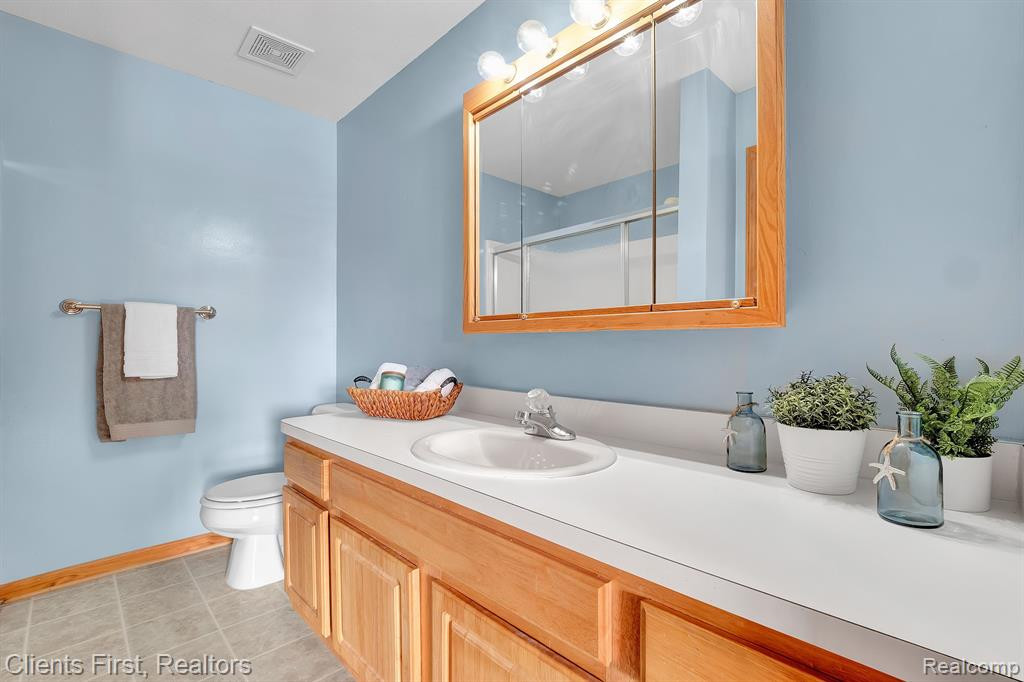 402 MARIGOLD Circle, 88, Westland, MI — Photo 18