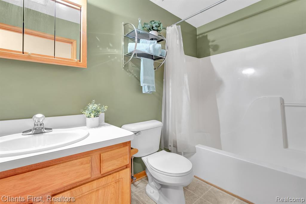 402 MARIGOLD Circle, 88, Westland, MI — Photo 21
