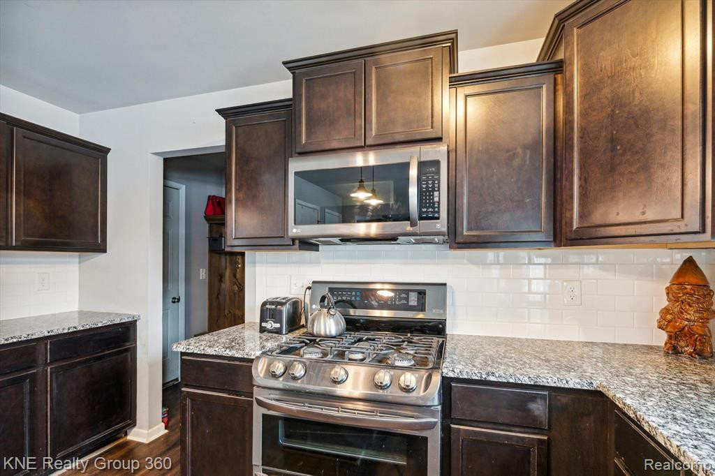 3008 IVY WOOD Circle, Howell, MI 48855 — Photo 11