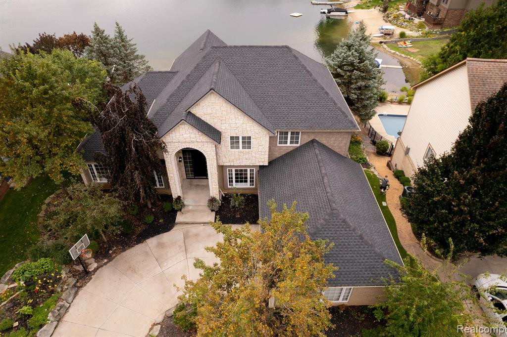 550 BAY POINTE Drive, Oxford, MI 48371 — Photo 4