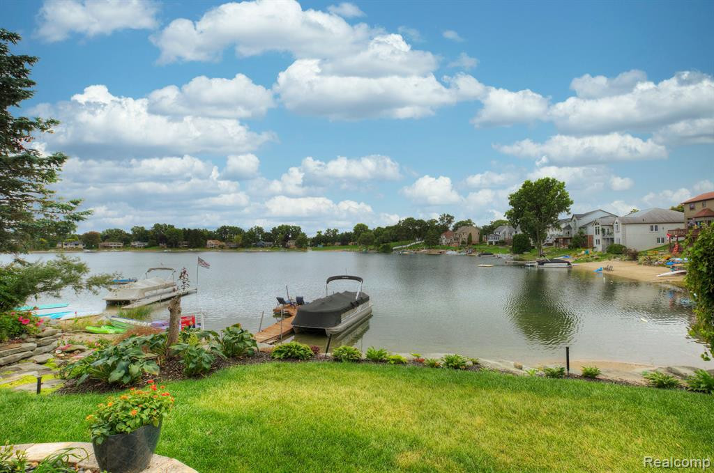 550 BAY POINTE Drive, Oxford, MI 48371 — Photo 7