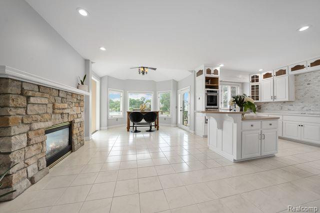550 BAY POINTE Drive, Oxford, MI 48371 — Photo 15