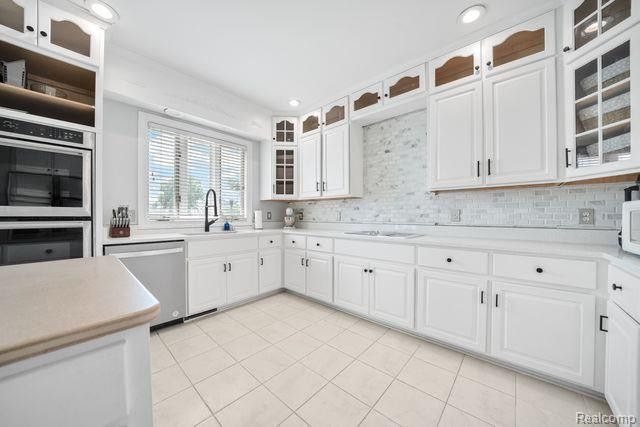 550 BAY POINTE Drive, Oxford, MI 48371 — Photo 17