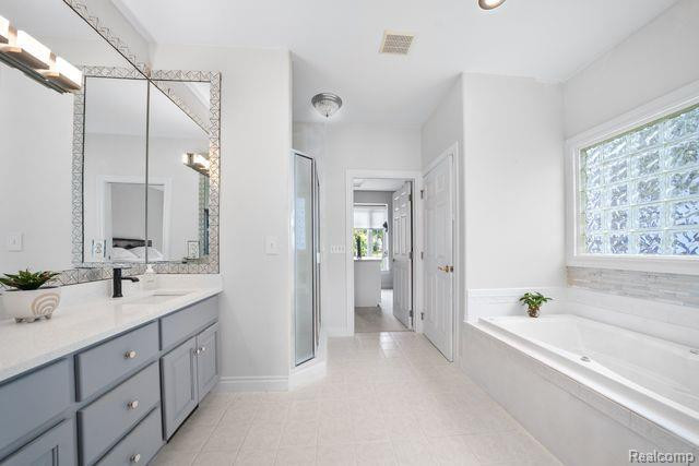 550 BAY POINTE Drive, Oxford, MI 48371 — Photo 26