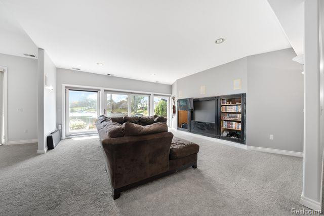 550 BAY POINTE Drive, Oxford, MI 48371 — Photo 34