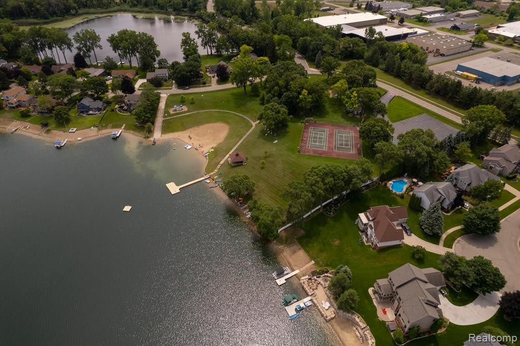 550 BAY POINTE Drive, Oxford, MI 48371 — Photo 69