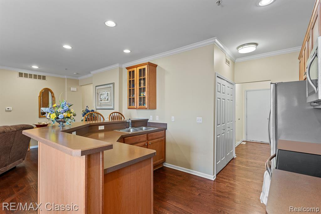42696 Gateway Drive, Plymouth, MI 48170 — Photo 9