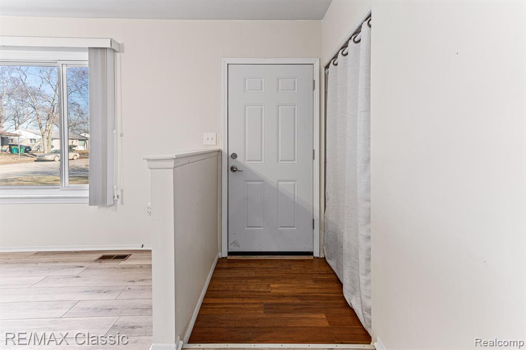 9812 Barkley Street, Belleville, MI 48111 — Photo 5