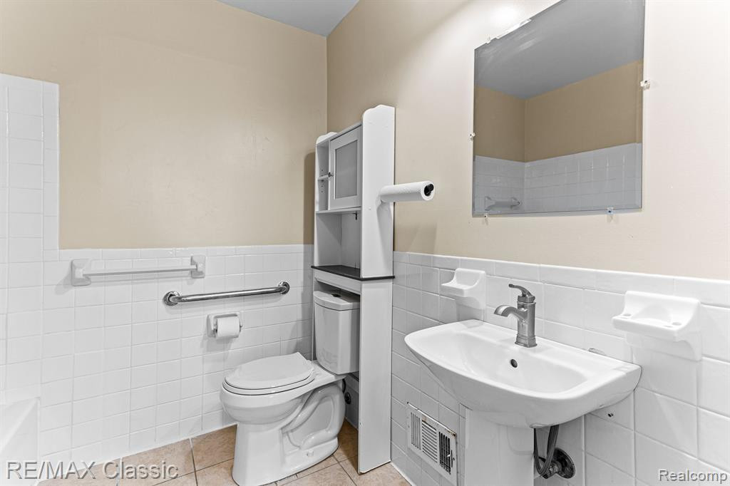 9812 Barkley Street, Belleville, MI 48111 — Photo 21