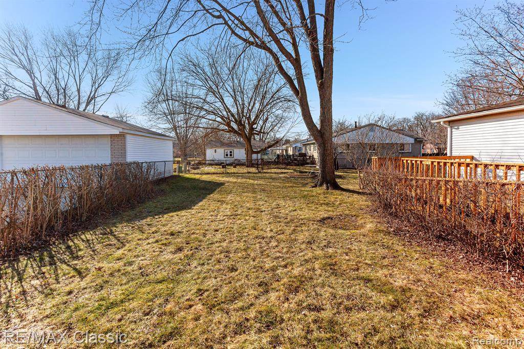 9812 Barkley Street, Belleville, MI 48111 — Photo 33