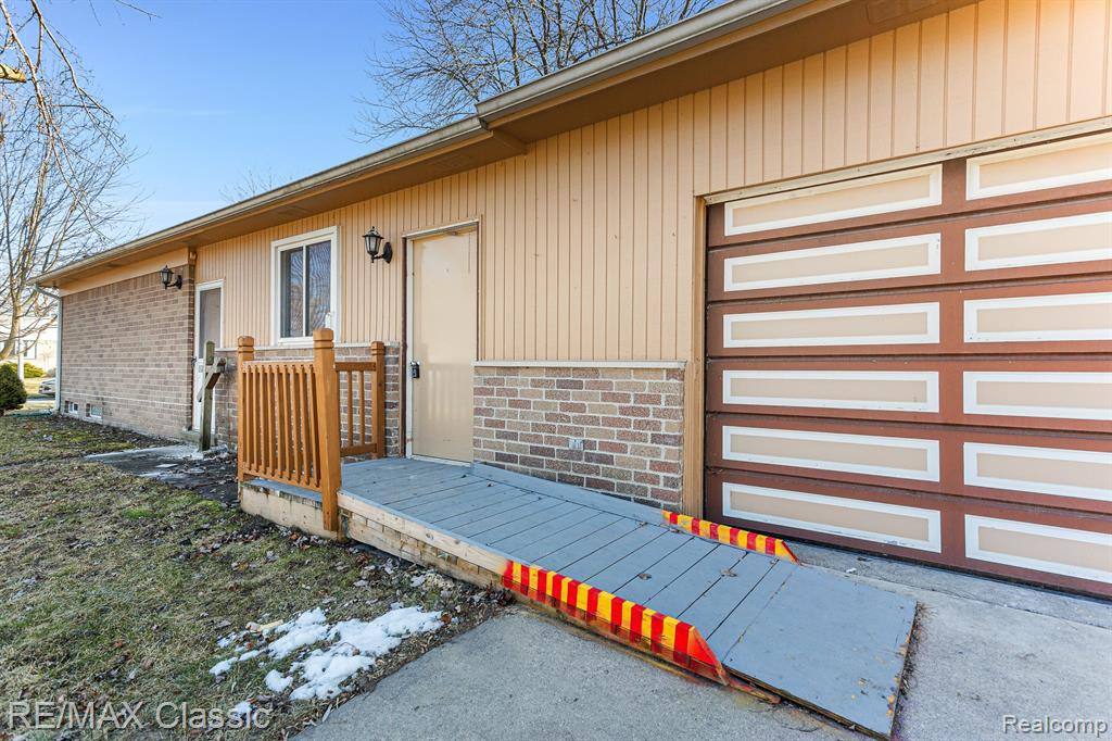 9812 Barkley Street, Belleville, MI 48111 — Photo 39