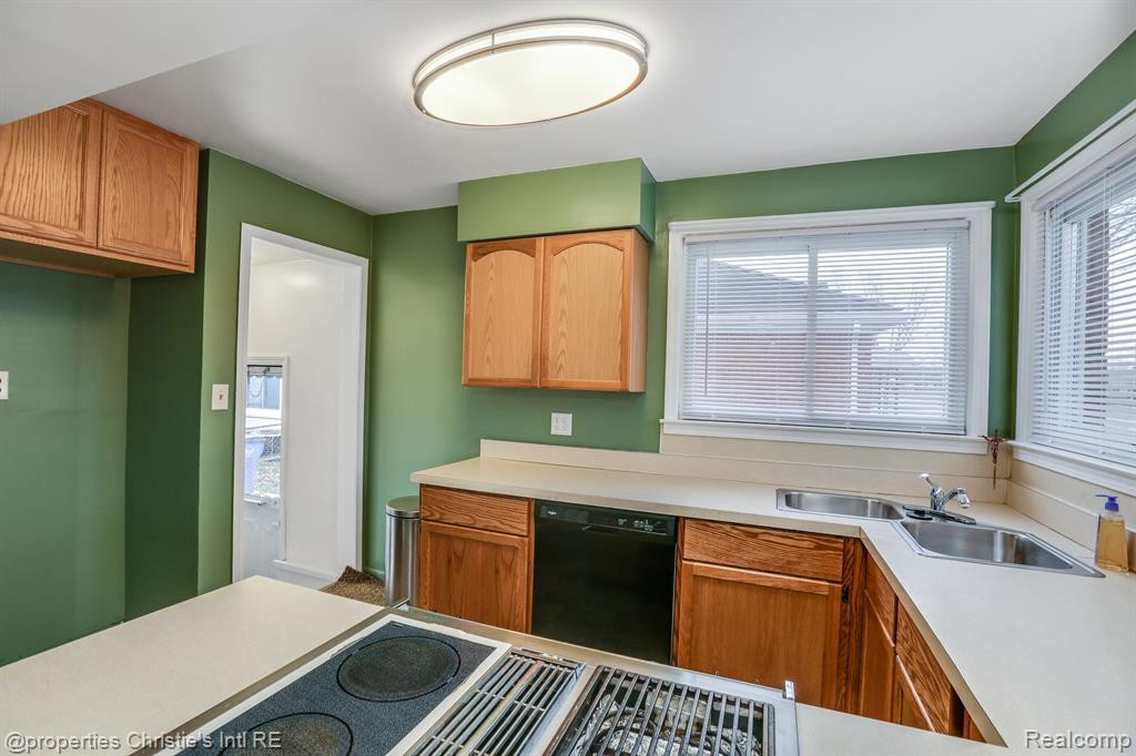 8260 DALE Street, Dearborn Heights, MI 48127 — Photo 8