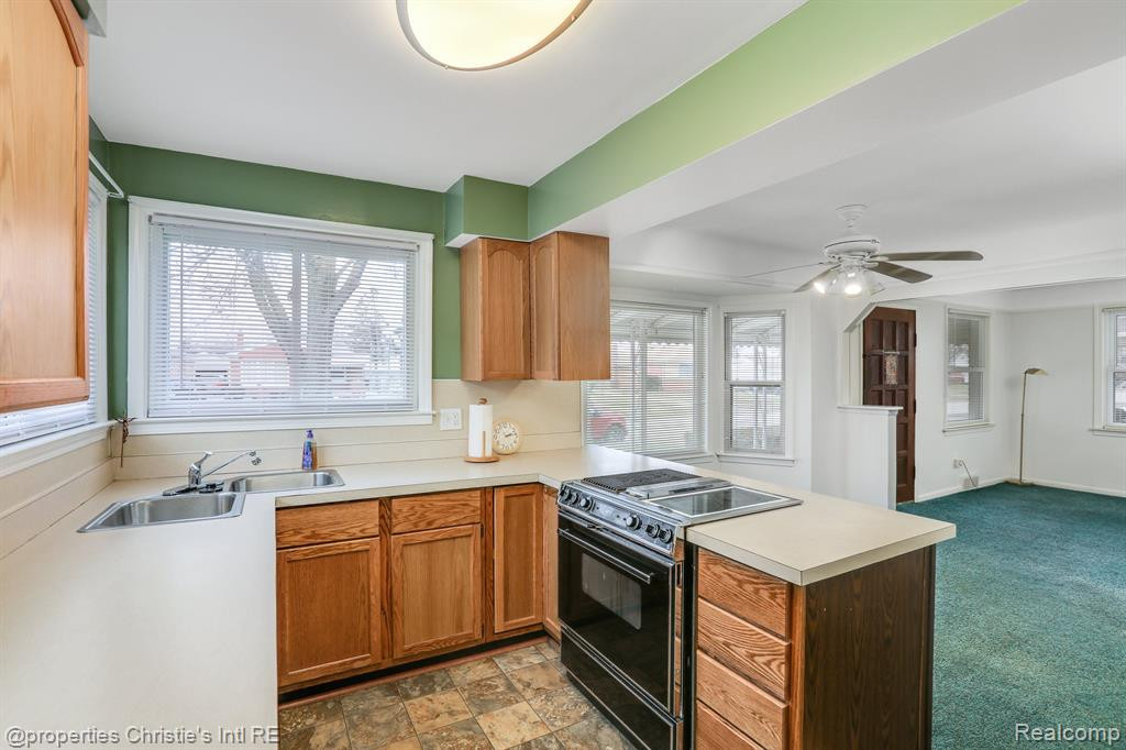 8260 DALE Street, Dearborn Heights, MI 48127 — Photo 9