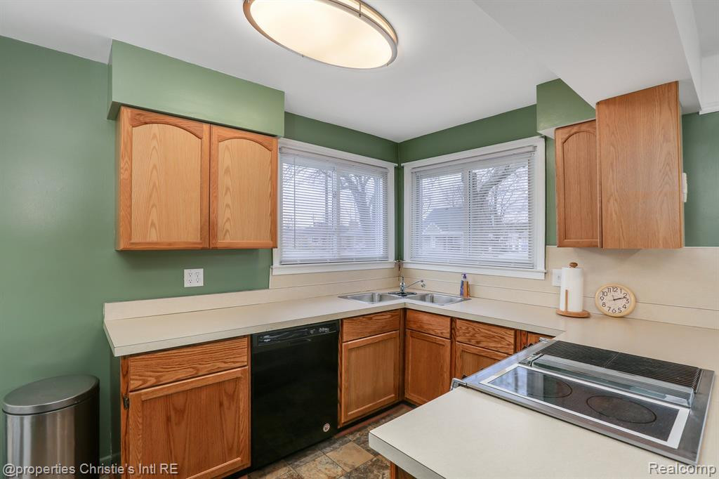 8260 DALE Street, Dearborn Heights, MI 48127 — Photo 11