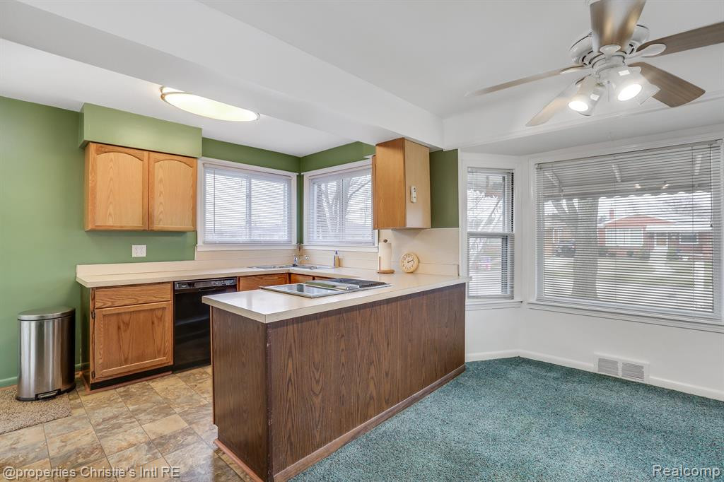 8260 DALE Street, Dearborn Heights, MI 48127 — Photo 12