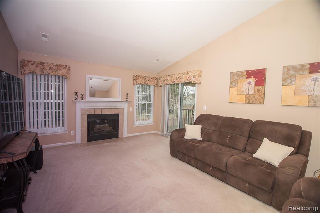 4376 BERKSHIRE Drive, Sterling Heights, MI 48314 — Photo 5