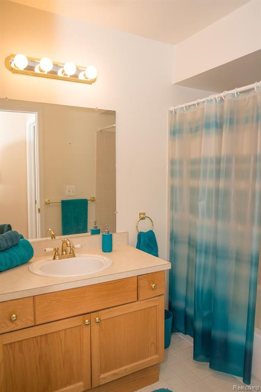 4376 BERKSHIRE Drive, Sterling Heights, MI 48314 — Photo 12