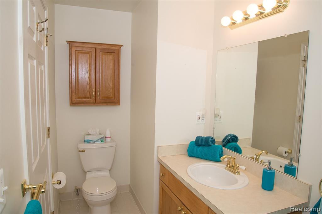 4376 BERKSHIRE Drive, Sterling Heights, MI 48314 — Photo 13
