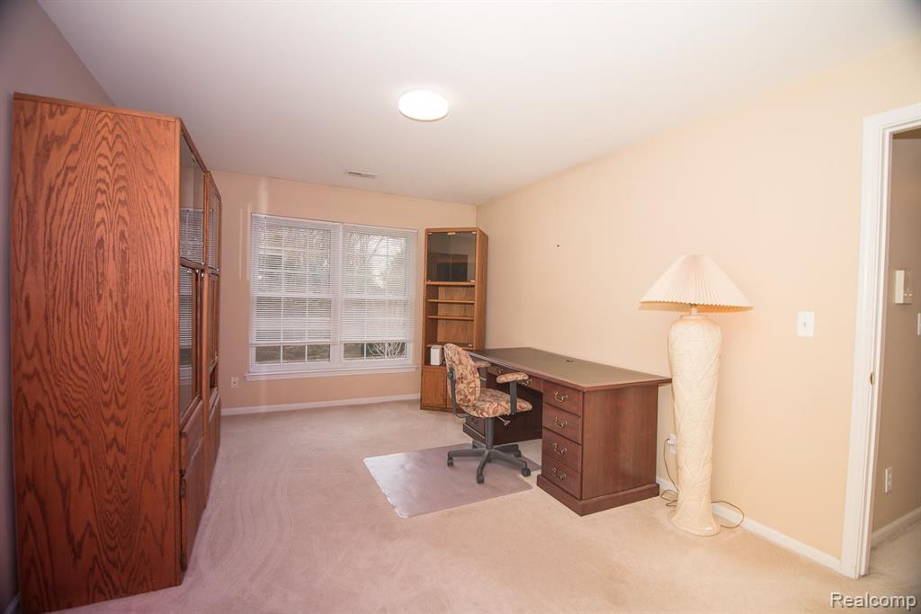4376 BERKSHIRE Drive, Sterling Heights, MI 48314 — Photo 15