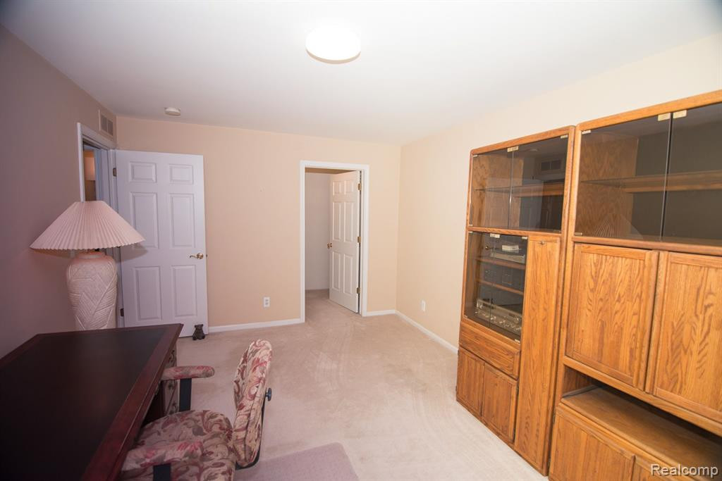 4376 BERKSHIRE Drive, Sterling Heights, MI 48314 — Photo 16
