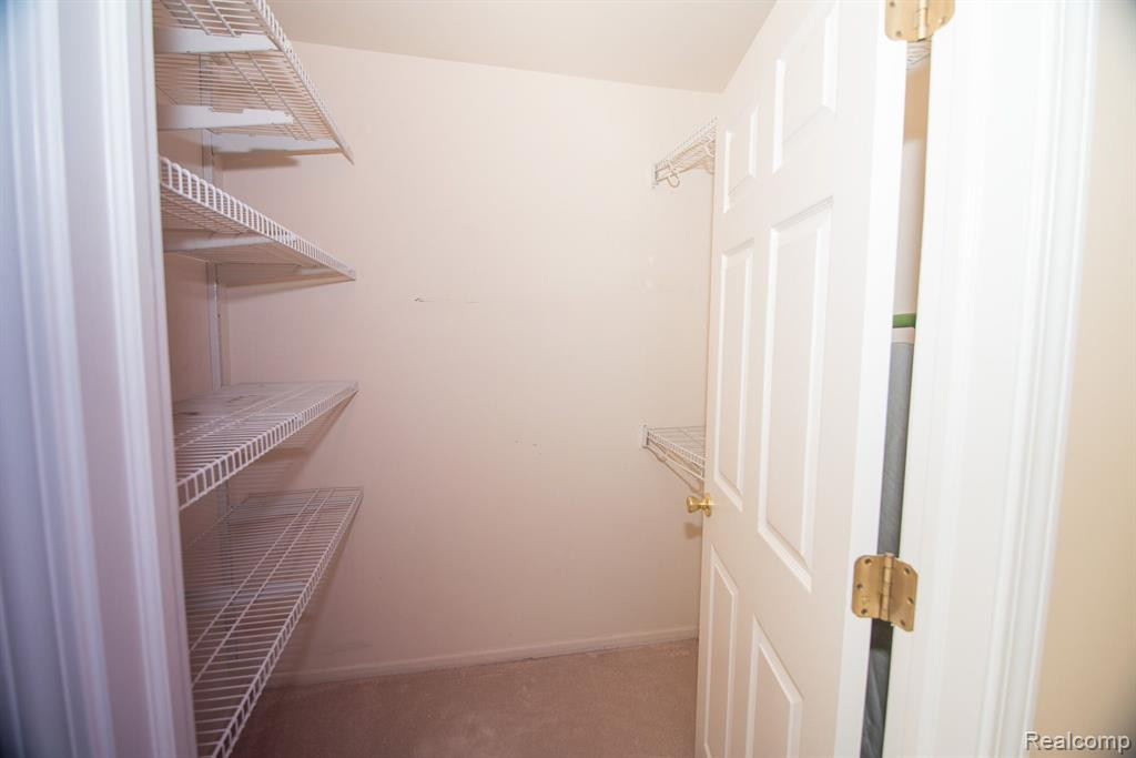 4376 BERKSHIRE Drive, Sterling Heights, MI 48314 — Photo 17