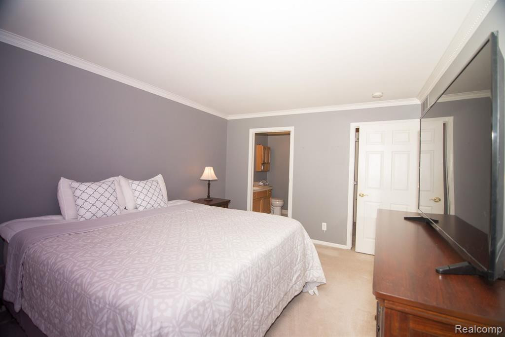 4376 BERKSHIRE Drive, Sterling Heights, MI 48314 — Photo 21