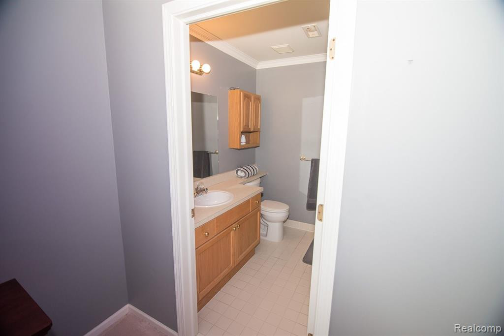 4376 BERKSHIRE Drive, Sterling Heights, MI 48314 — Photo 22