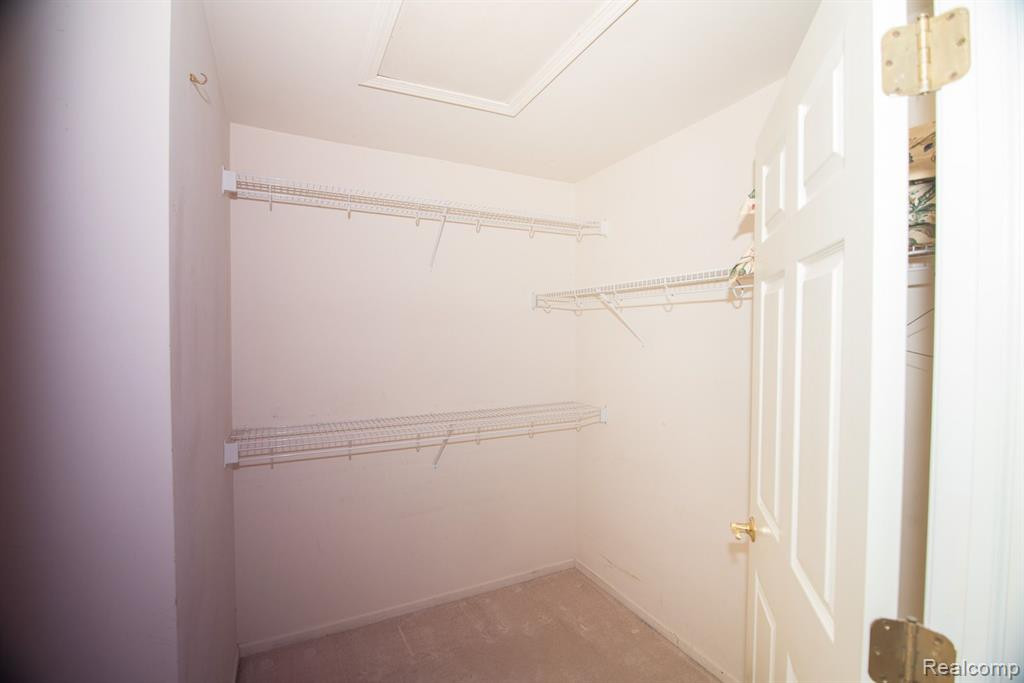 4376 BERKSHIRE Drive, Sterling Heights, MI 48314 — Photo 24