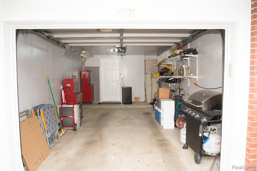 4376 BERKSHIRE Drive, Sterling Heights, MI 48314 — Photo 31