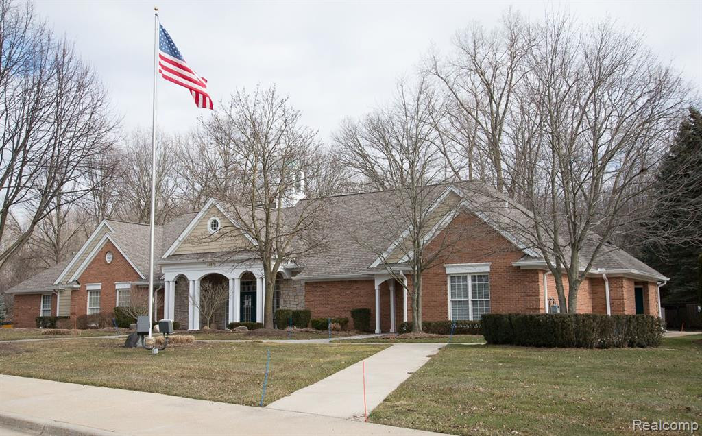 4376 BERKSHIRE Drive, Sterling Heights, MI 48314 — Photo 33