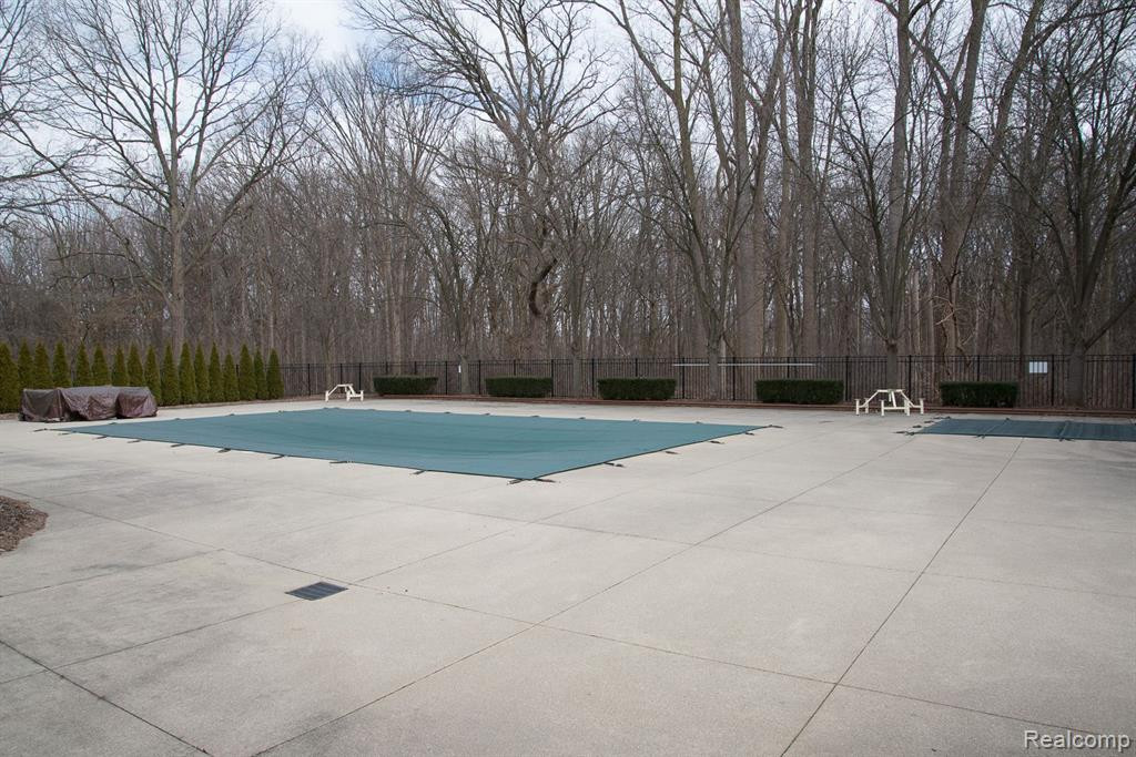 4376 BERKSHIRE Drive, Sterling Heights, MI 48314 — Photo 40
