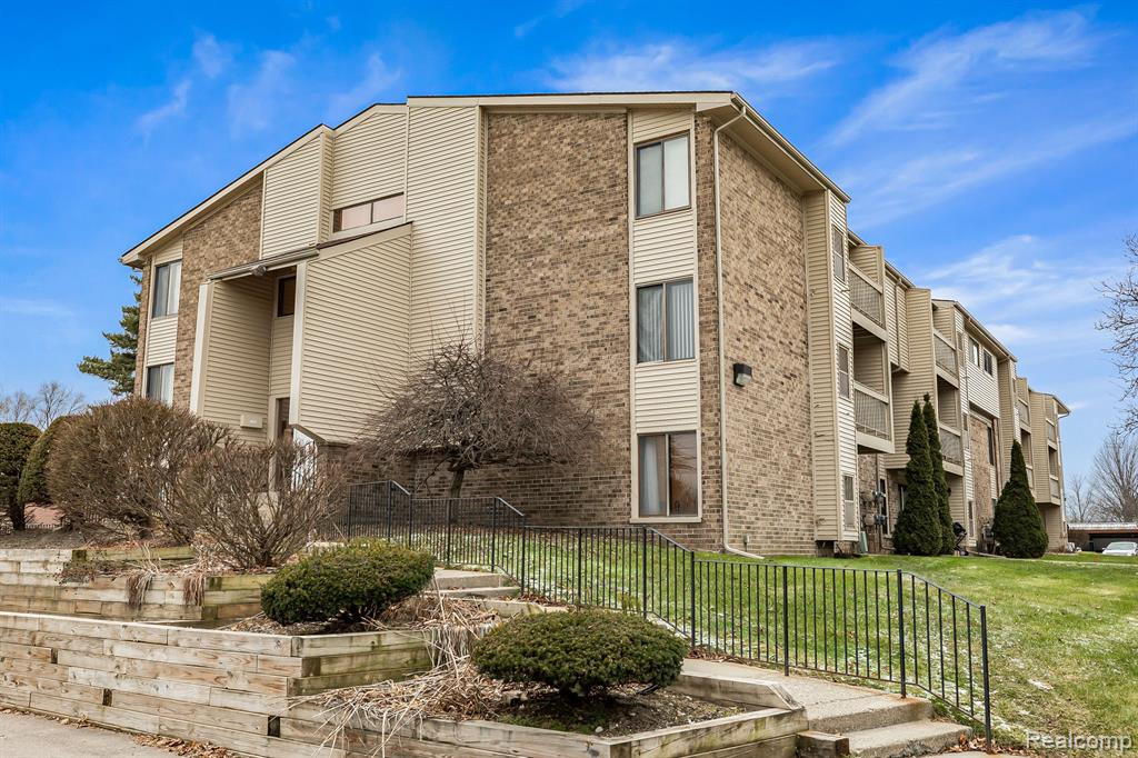 30445 W 14 MILE Road, 50, Farmington Hills, MI 48334 — Photo 3
