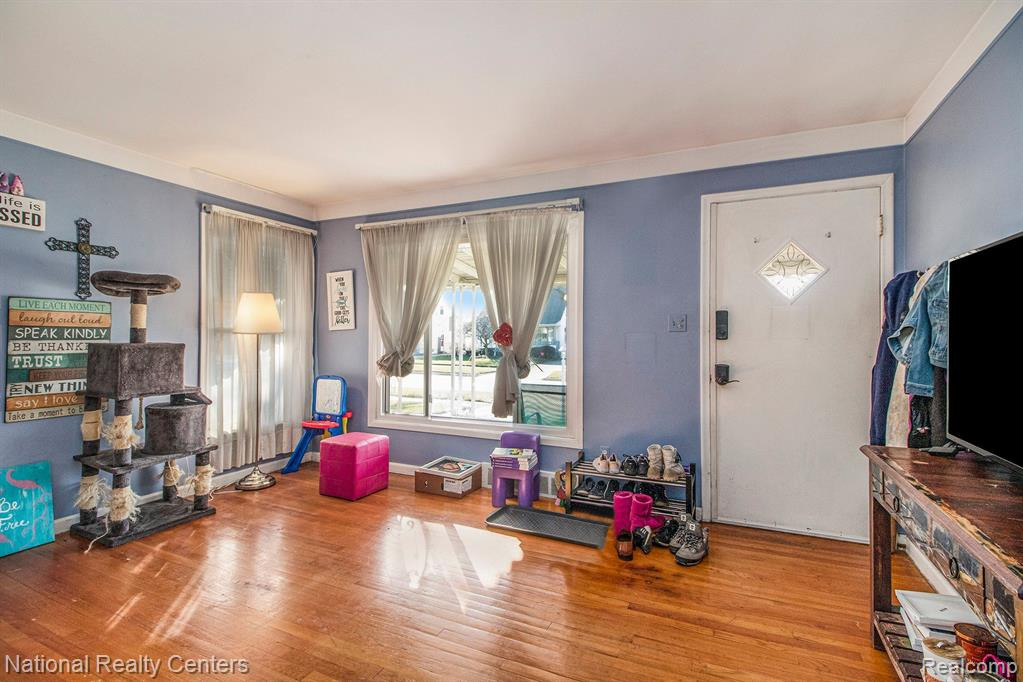 6918 GILMAN Street, Garden City, MI — Photo 3