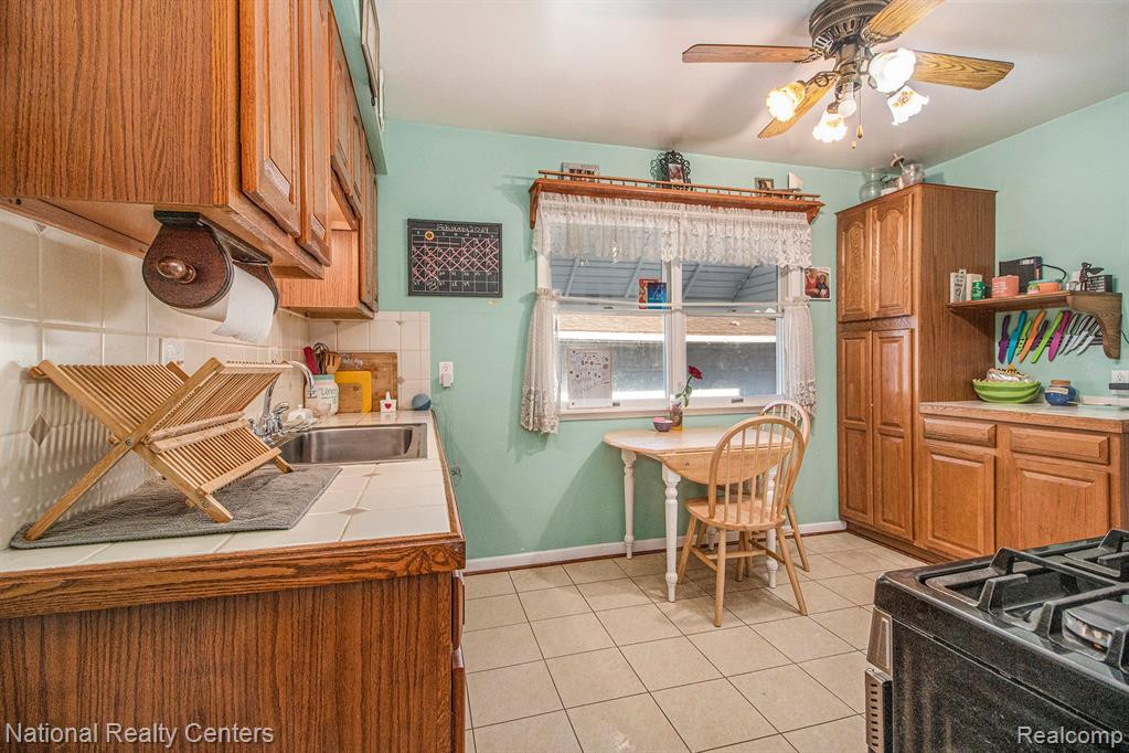6918 GILMAN Street, Garden City, MI — Photo 6