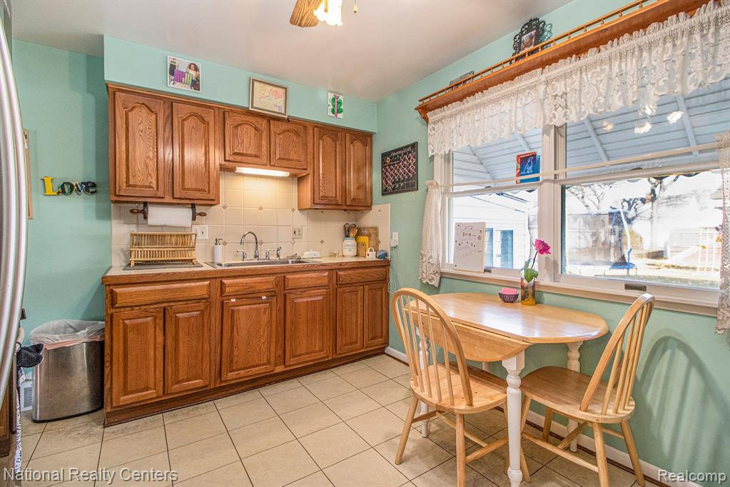 6918 GILMAN Street, Garden City, MI — Photo 7